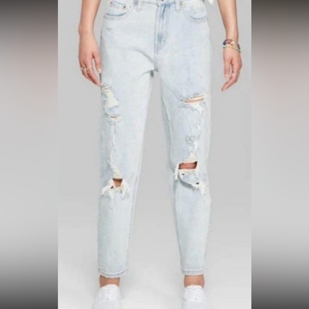 Wild Fable Curvy Mom Light Wash Blue High Rise Distressed Jeans Size 10